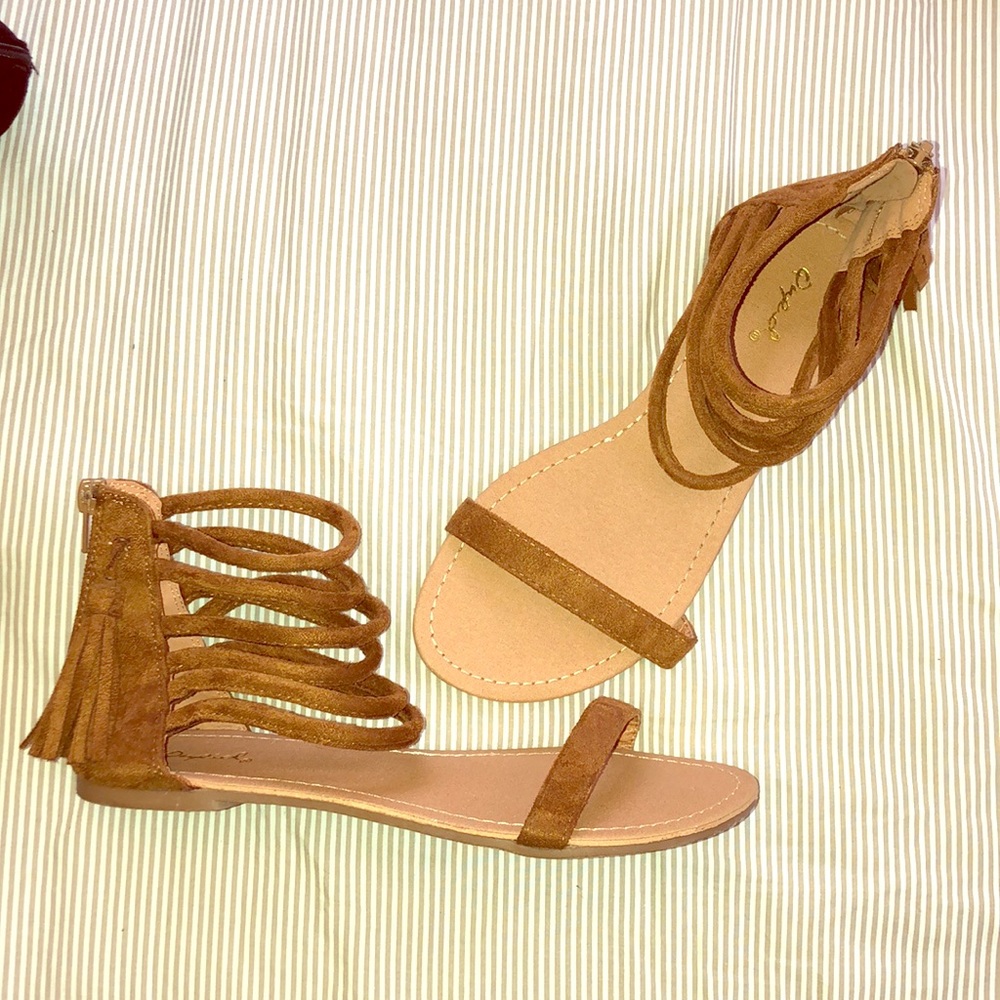 SUEDE FRINGE SANDALS💛